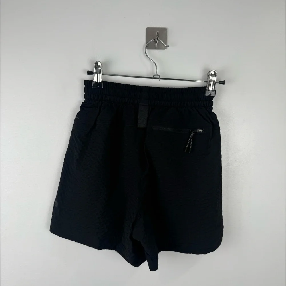 NWT Lululemon Women Grid-Texture‎ Relaxed HR Hiking Short 4